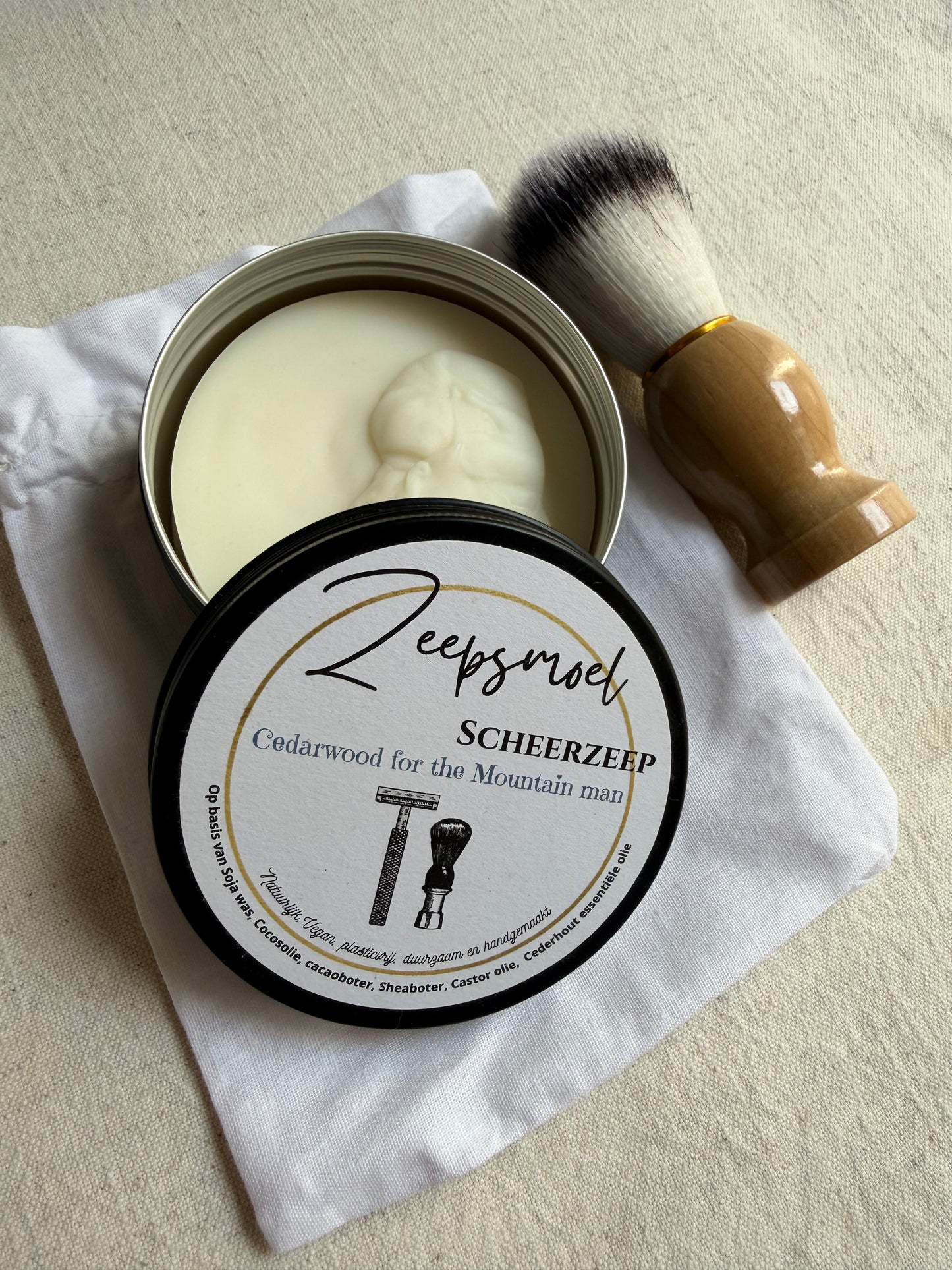 pakketje Cederhout scheerzeep + borstel