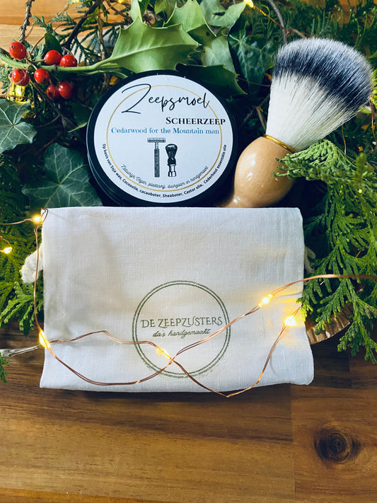 pakketje Cederhout scheerzeep + borstel